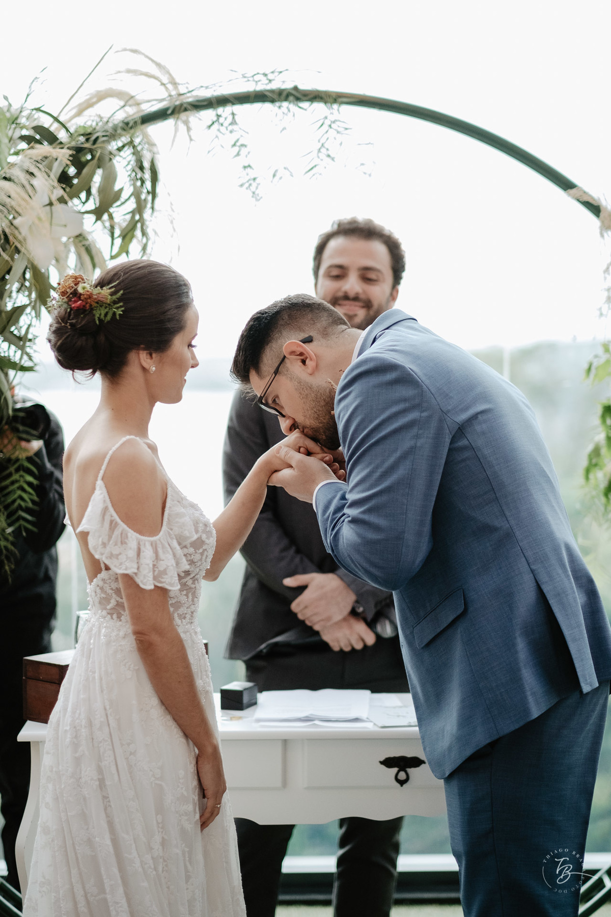 Casamento Indaiá Lincoln e Suellen, fim de tarde, na Lagoa em Florianópolis - Sc por Thiago Braga foto