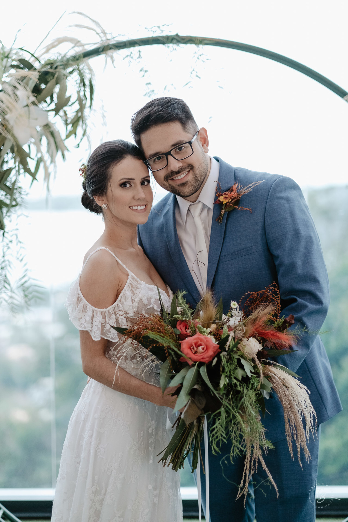 Casamento Indaiá Lincoln e Suellen, fim de tarde, na Lagoa em Florianópolis - Sc por Thiago Braga foto