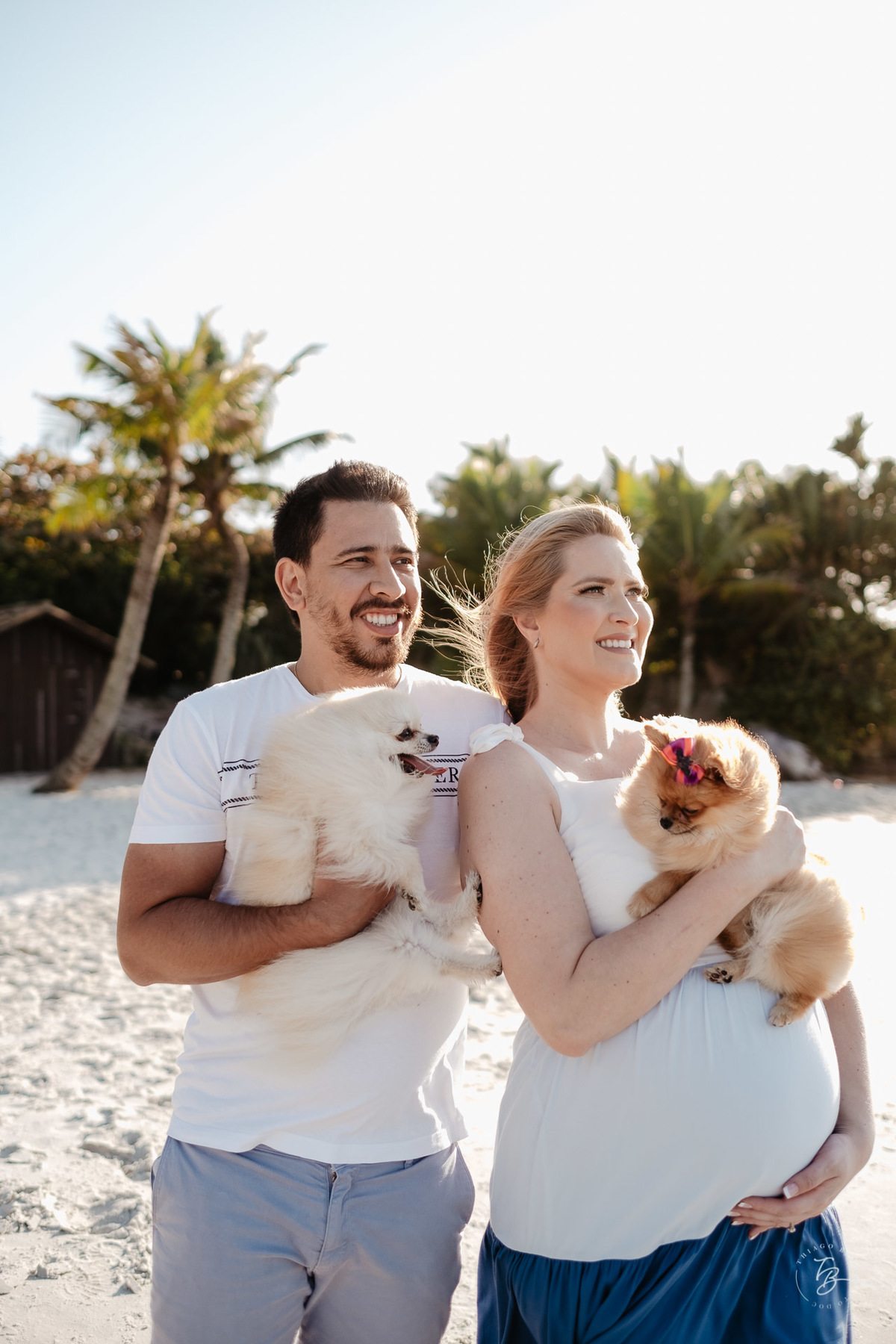 ensaio gestante da espera pelo Miguel, em um pô do Sol na praia de Canasjurê em Florianópolis/Sc por Thiago Braga fotografia. 