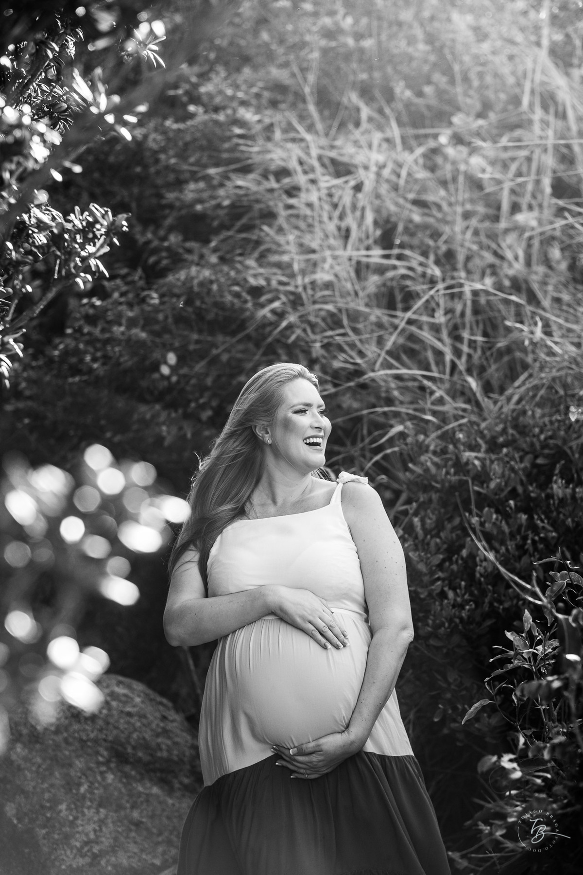 ensaio gestante da espera pelo Miguel, em um pô do Sol na praia de Canasjurê em Florianópolis/Sc por Thiago Braga fotografia. 