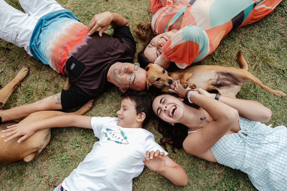 uma manhã de retratos com a família Pires Pauluci em Florianópolis na praia do campeche, por Thiago Braga Fotografia