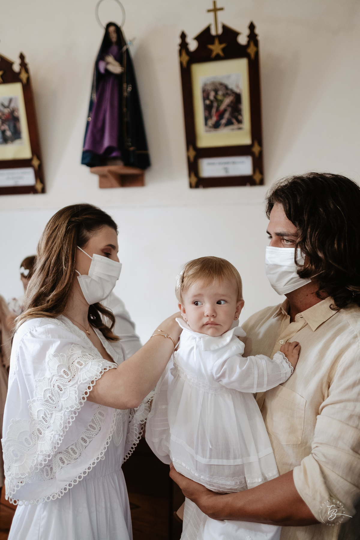 O dia do batizado da Manuela, na igreja da Lagoa da Conceição em Florianópolis, por Thiago Braga Fotografia