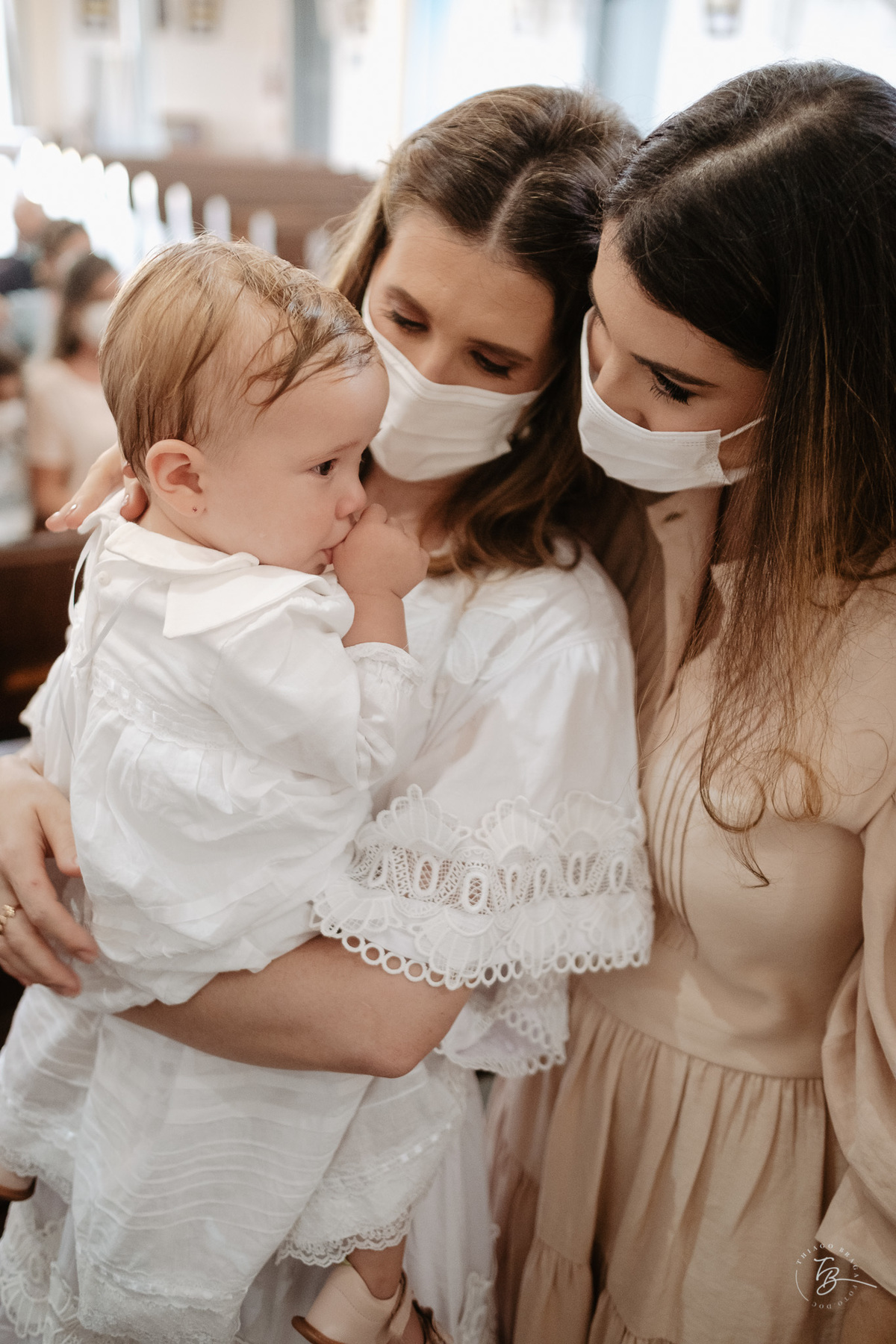 O dia do batizado da Manuela, na igreja da Lagoa da Conceição em Florianópolis, por Thiago Braga Fotografia