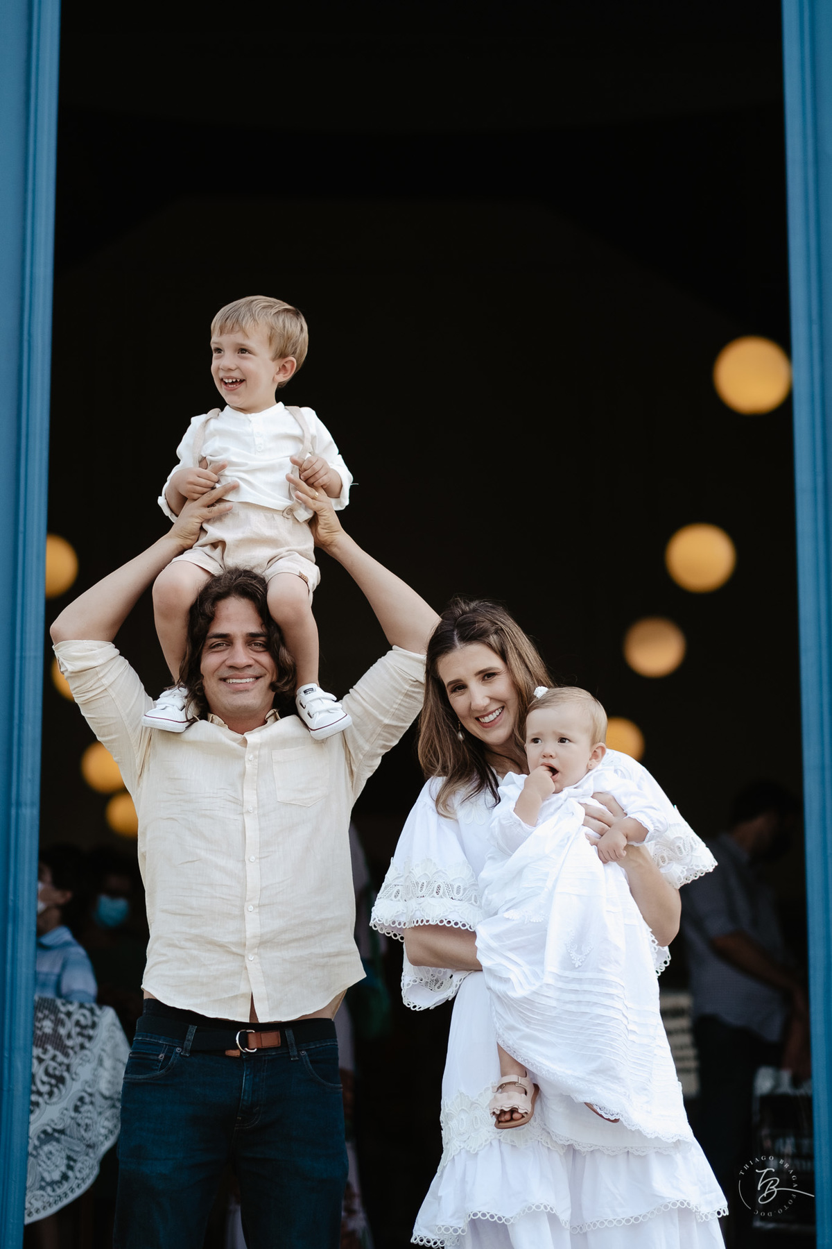 O dia do batizado da Manuela, na igreja da Lagoa da Conceição em Florianópolis, por Thiago Braga Fotografia