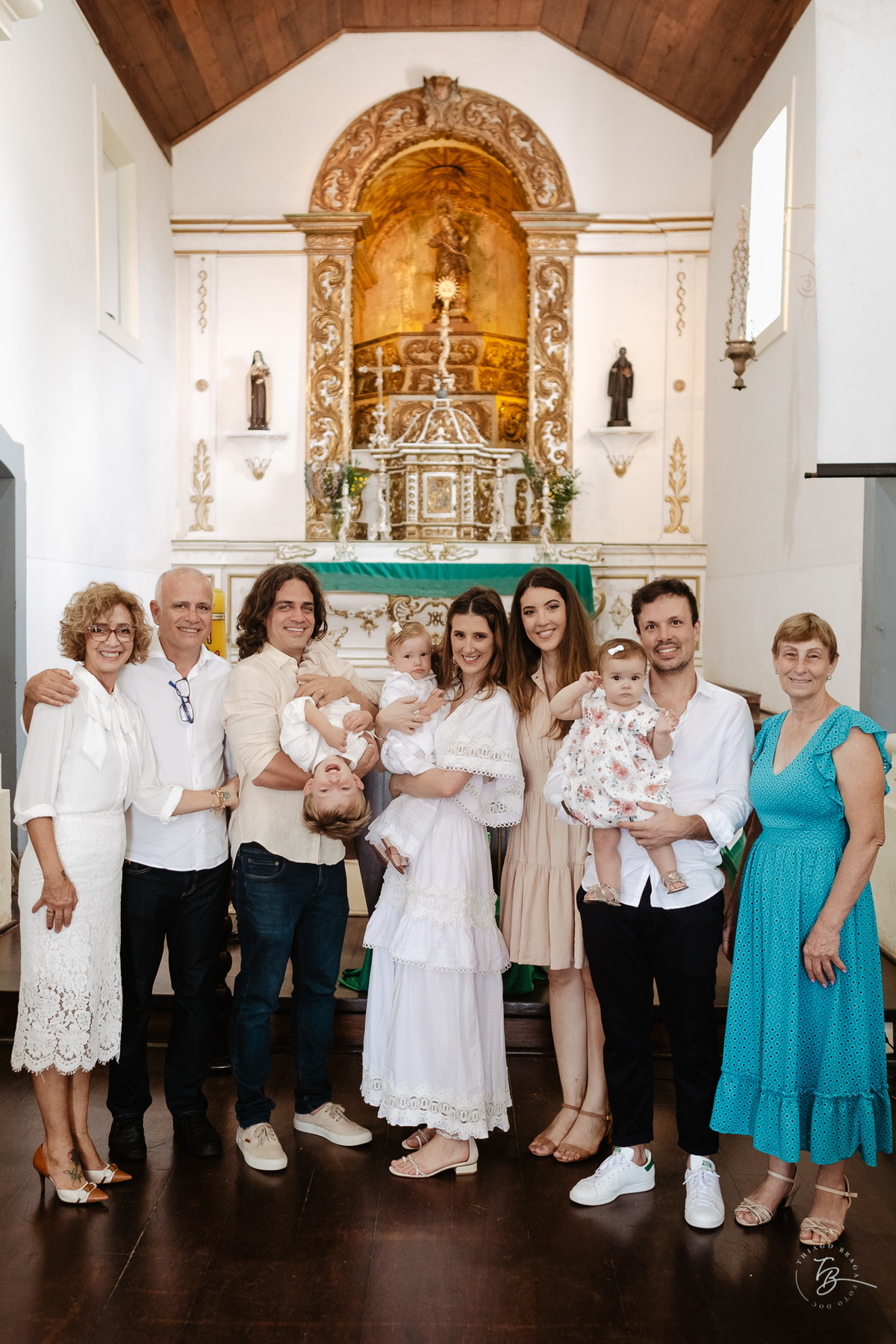 O dia do batizado da Manuela, na igreja da Lagoa da Conceição em Florianópolis, por Thiago Braga Fotografia