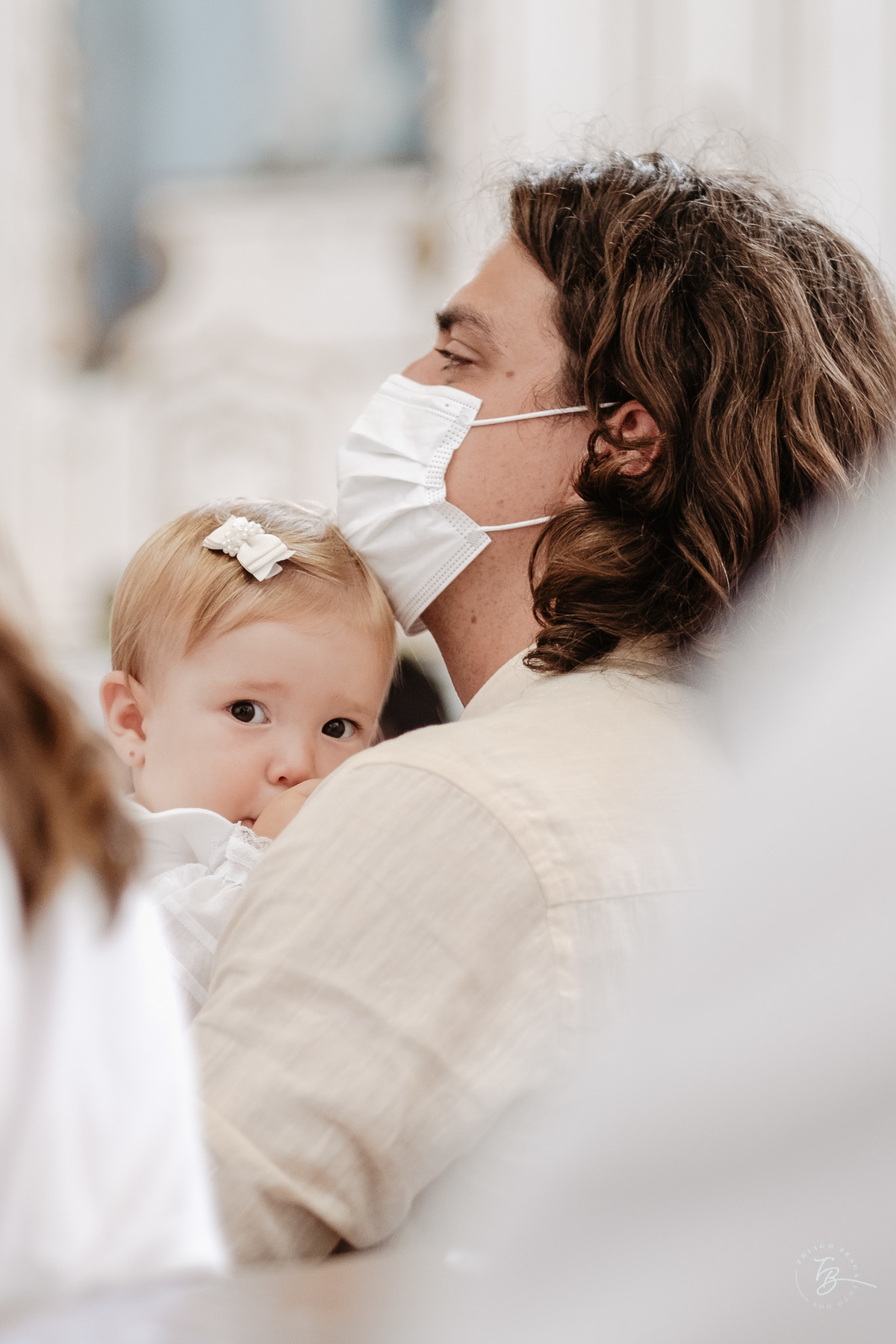 O dia do batizado da Manuela, na igreja da Lagoa da Conceição em Florianópolis, por Thiago Braga Fotografia