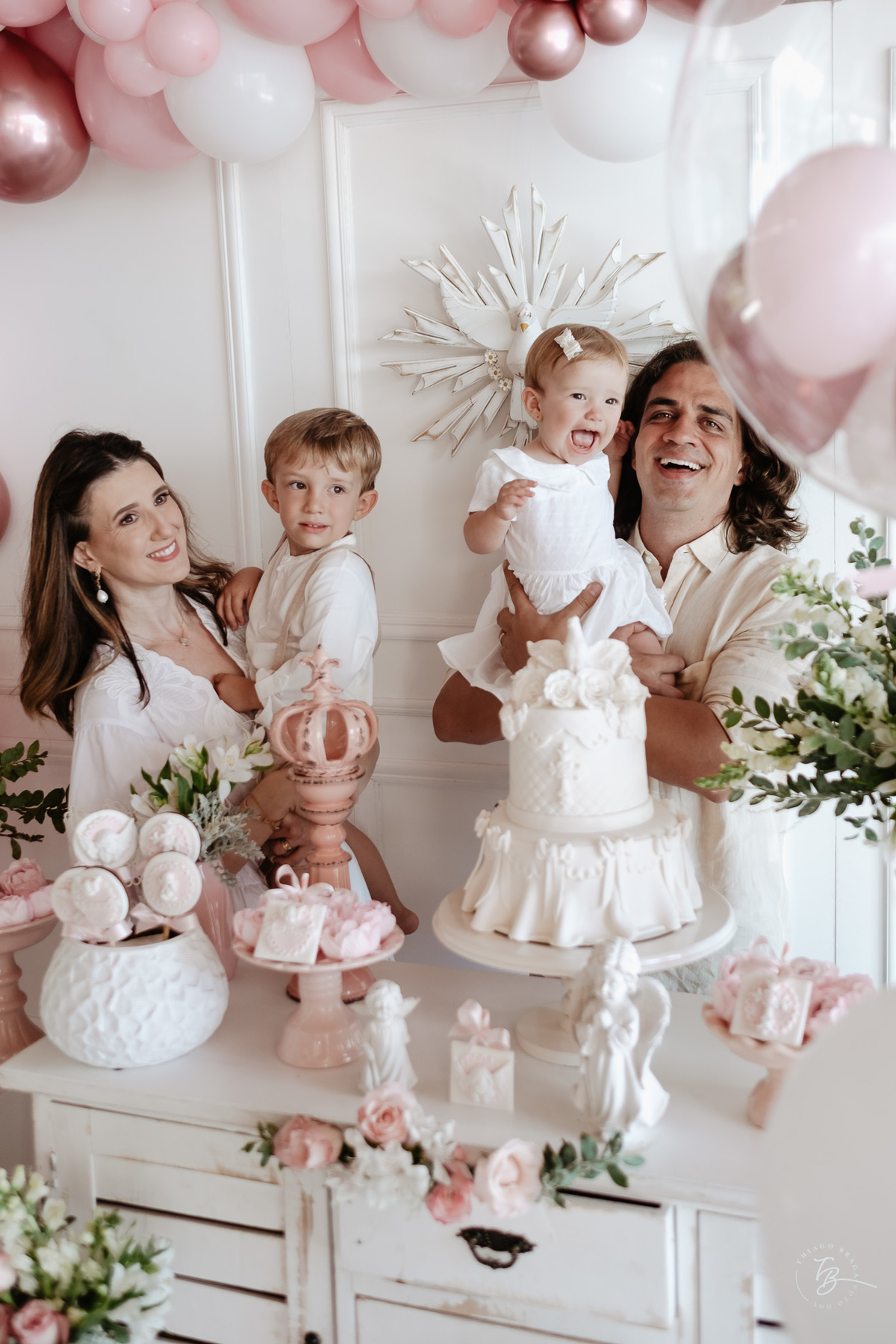 O dia do batizado da Manuela, na igreja da Lagoa da Conceição em Florianópolis, por Thiago Braga Fotografia