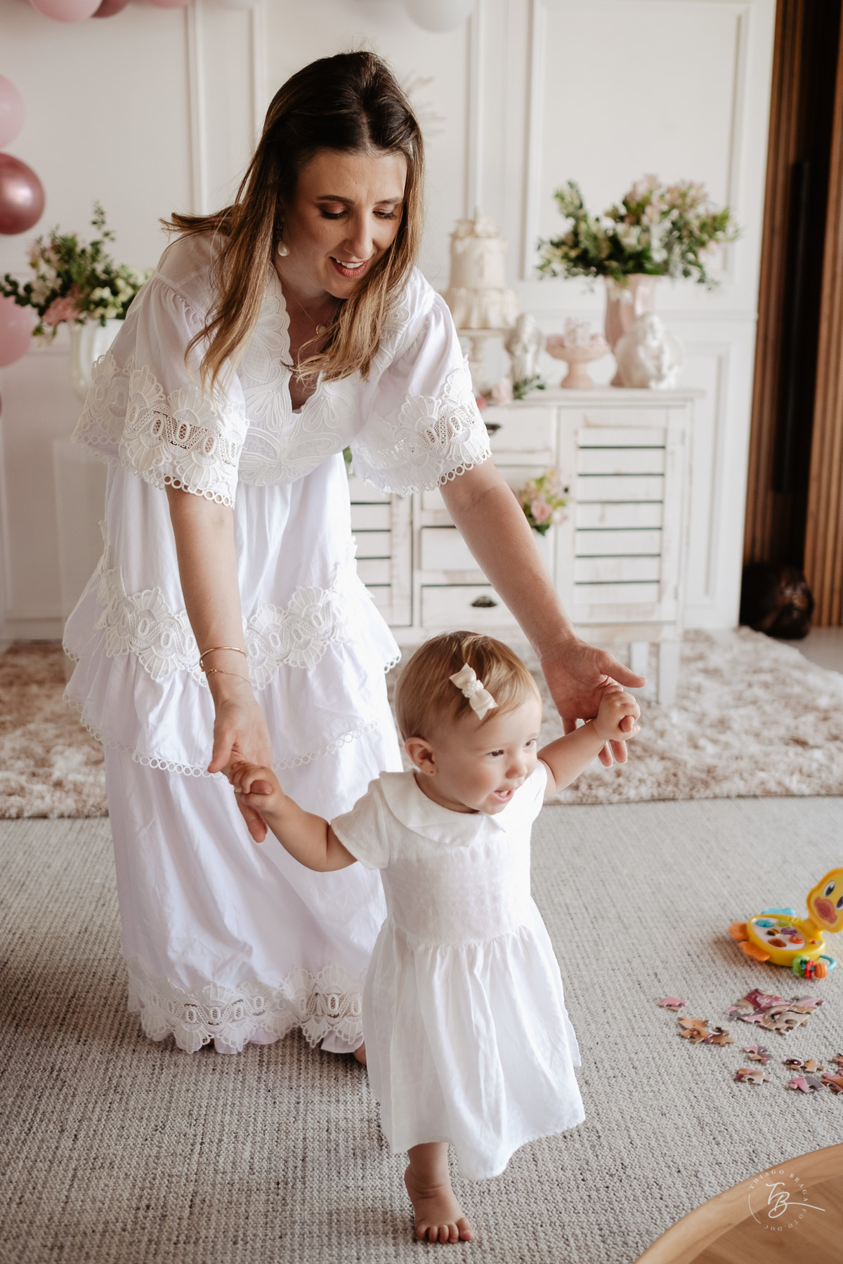 O dia do batizado da Manuela, na igreja da Lagoa da Conceição em Florianópolis, por Thiago Braga Fotografia
