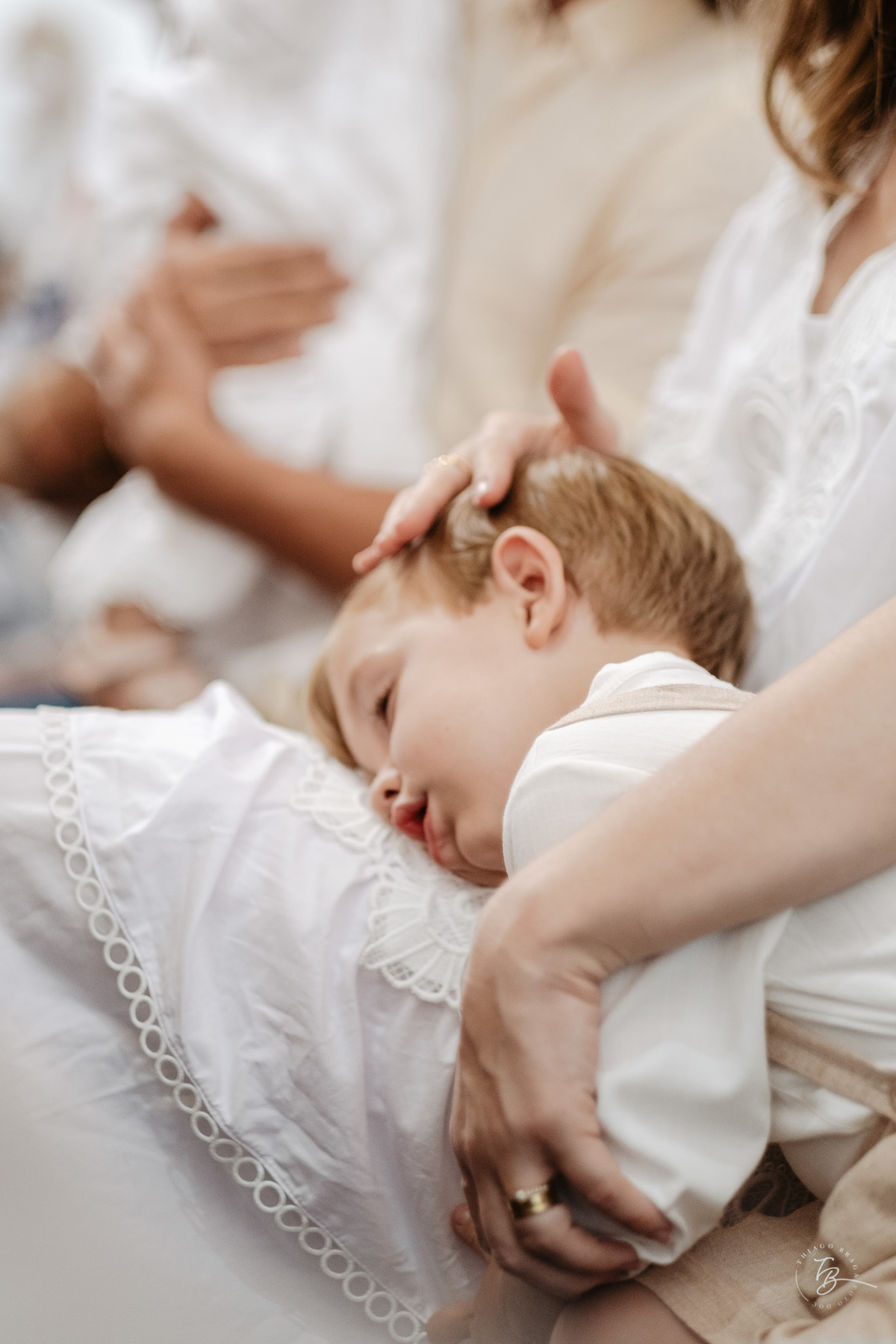 O dia do batizado da Manuela, na igreja da Lagoa da Conceição em Florianópolis, por Thiago Braga Fotografia