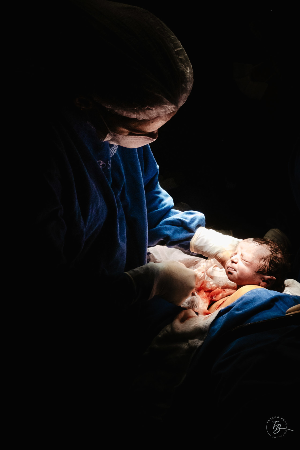 nascimento do Pedro, cesárea após indução na Clínica e Maternidade Santa Helena em Florianópolis, por Thiago Braga Fotografia. 