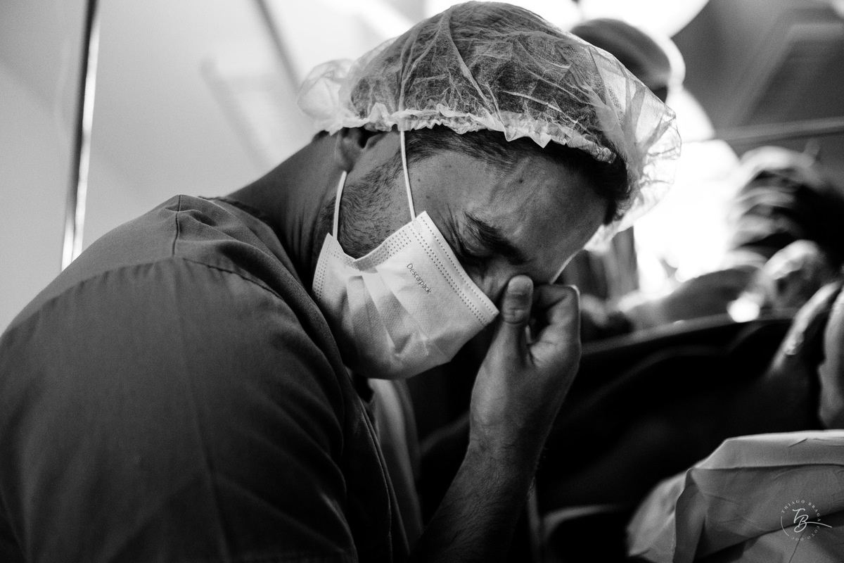 nascimento do Pedro, cesárea após indução na Clínica e Maternidade Santa Helena em Florianópolis, por Thiago Braga Fotografia. 