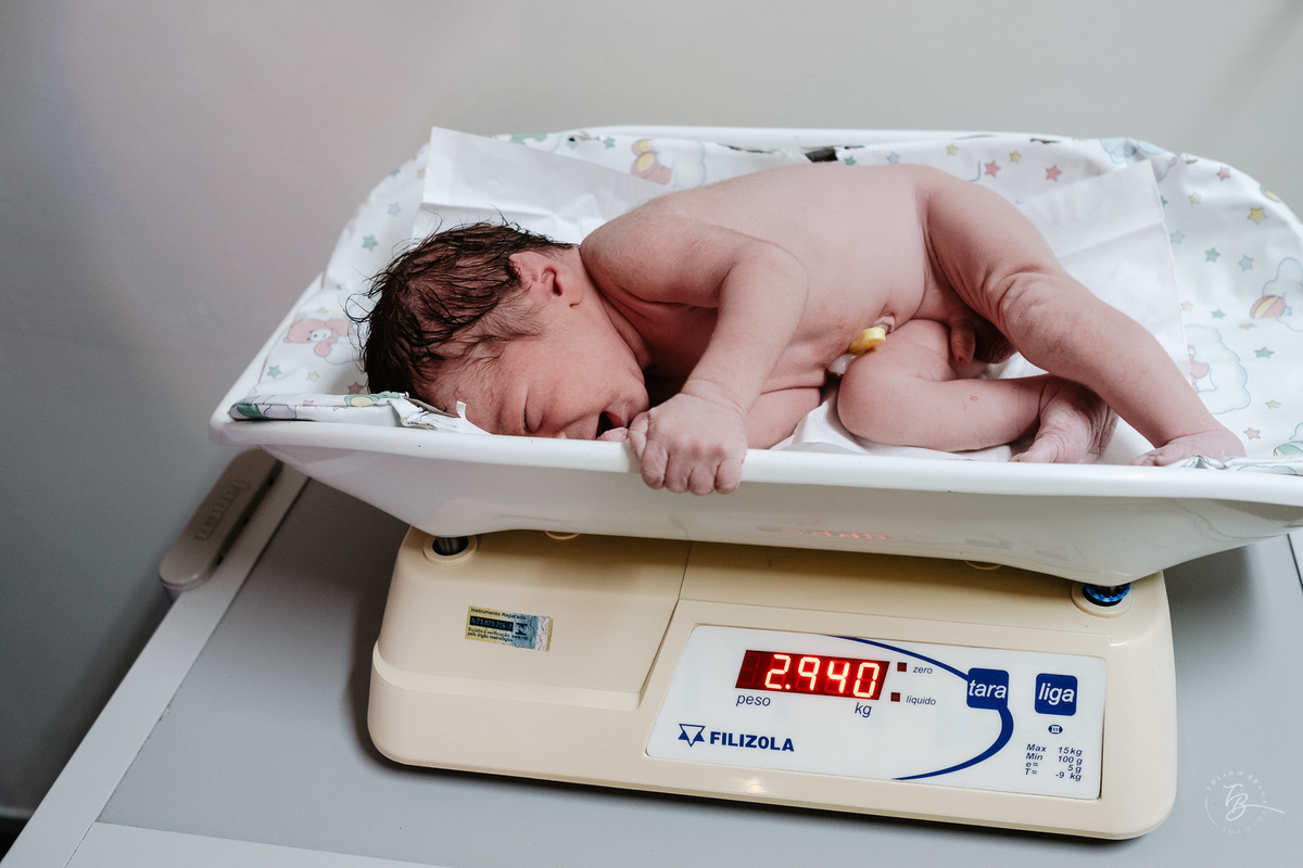 nascimento do Pedro, cesárea após indução na Clínica e Maternidade Santa Helena em Florianópolis, por Thiago Braga Fotografia. 