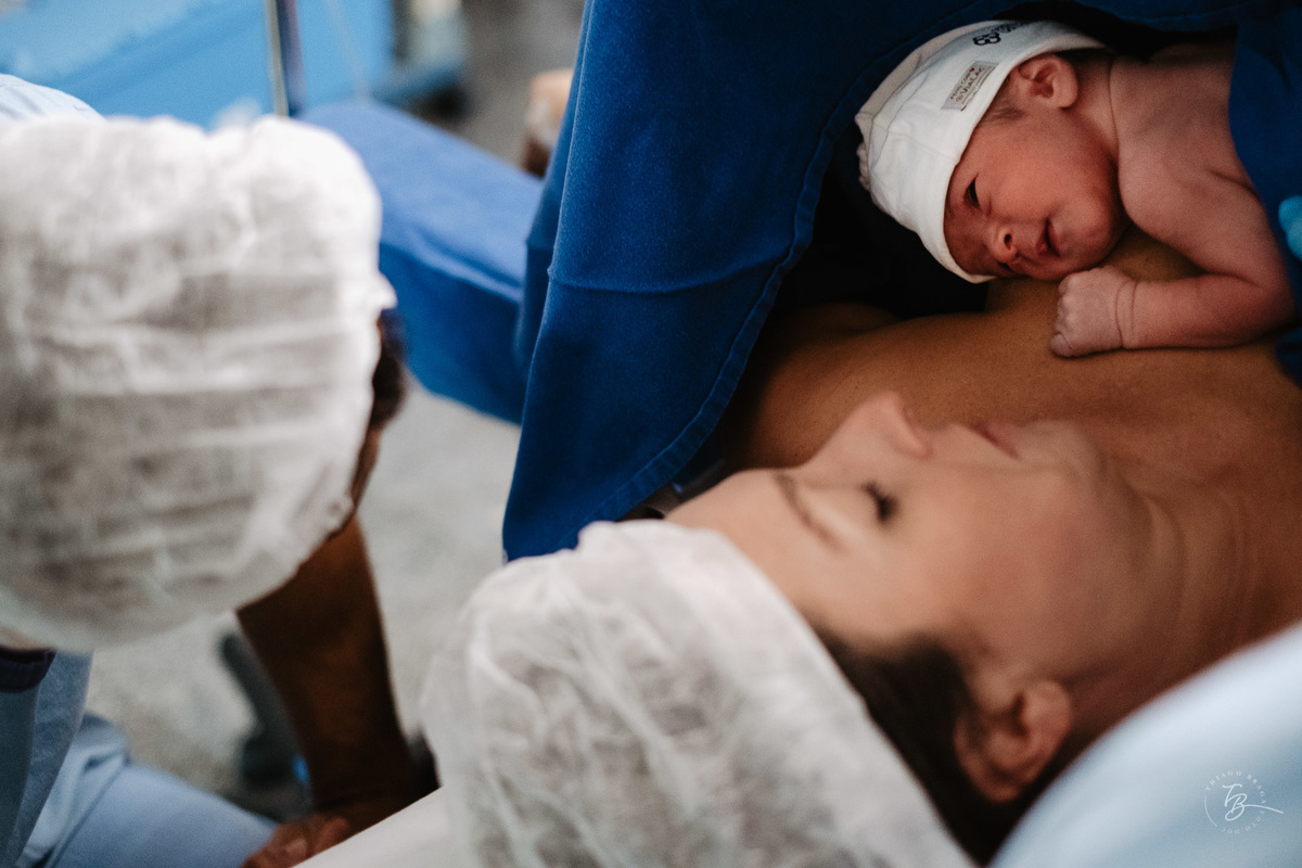 nascimento do Pedro, cesárea após indução na Clínica e Maternidade Santa Helena em Florianópolis, por Thiago Braga Fotografia. 