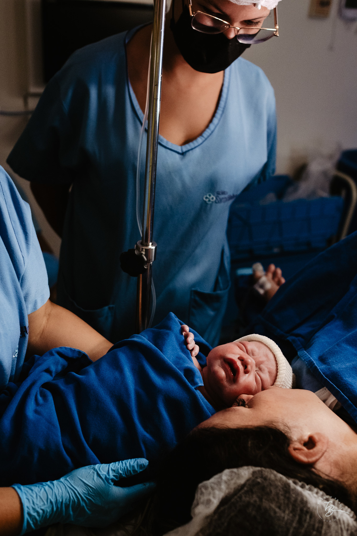 O dia do nascimento do Henry, por Thiago Braga Fotografia. Parto na maternidade Santa Helena em Florianópolis. 