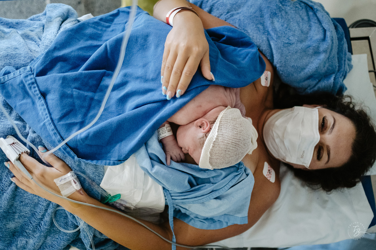 O dia do nascimento do Henry, por Thiago Braga Fotografia. Parto na maternidade Santa Helena em Florianópolis. 
