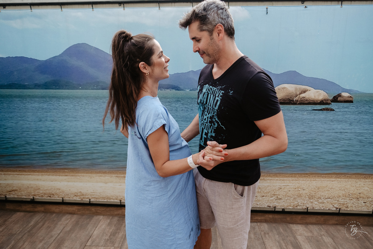 Parto normal, na maternidade Santa Helena em Florianópolis, por Thiago Braga Fotografia.