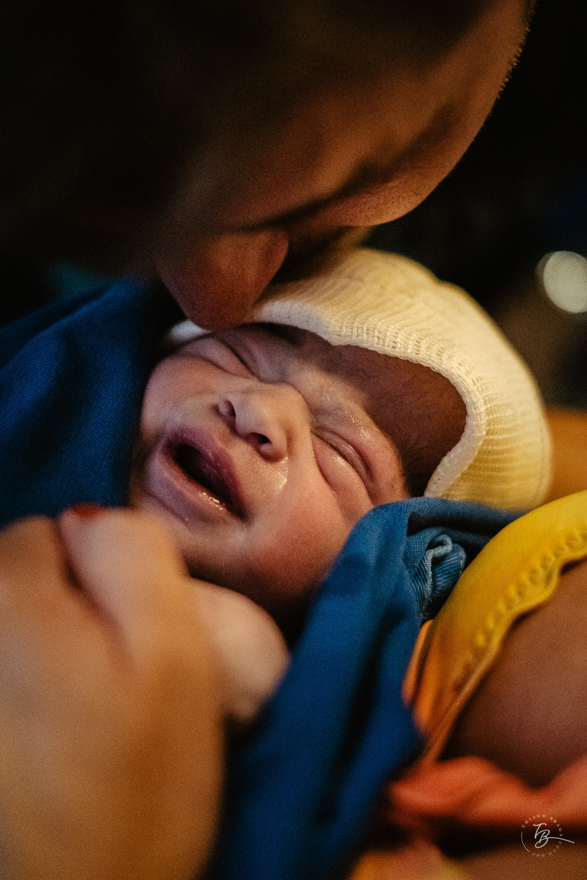 Parto normal, na maternidade Santa Helena em Florianópolis, por Thiago Braga Fotografia.