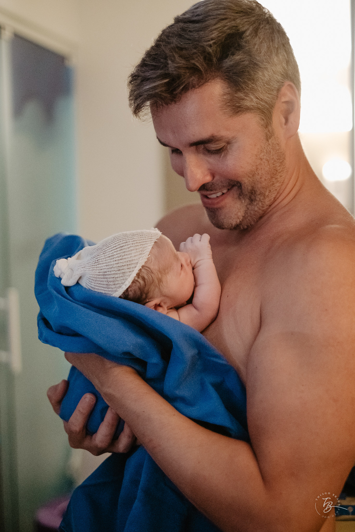 Parto normal, na maternidade Santa Helena em Florianópolis, por Thiago Braga Fotografia.