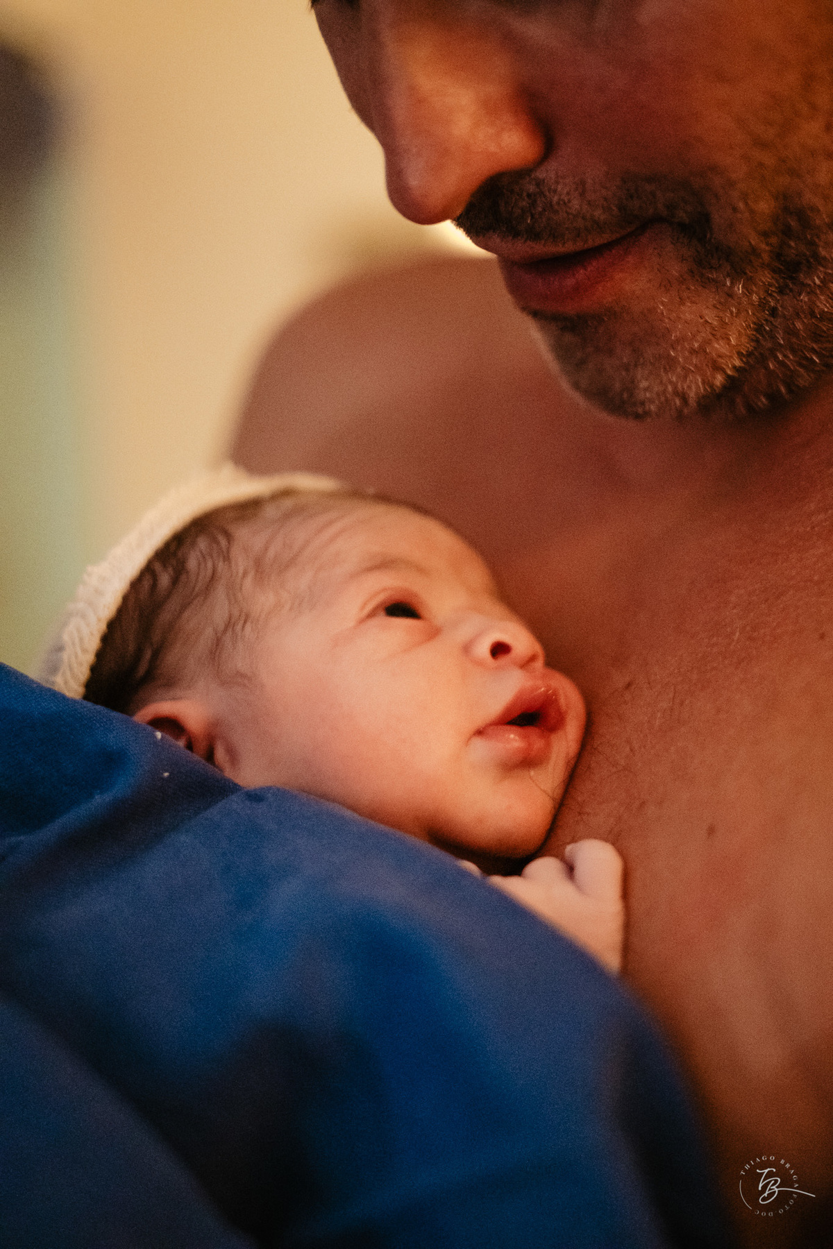 Parto normal, na maternidade Santa Helena em Florianópolis, por Thiago Braga Fotografia.