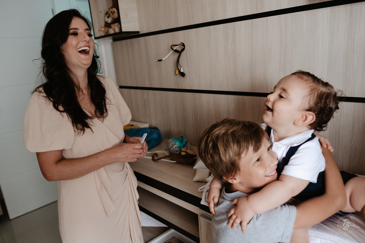 aniversário intimista, em casa, por Thiago Braga. Fotografia documental de aniversário. 