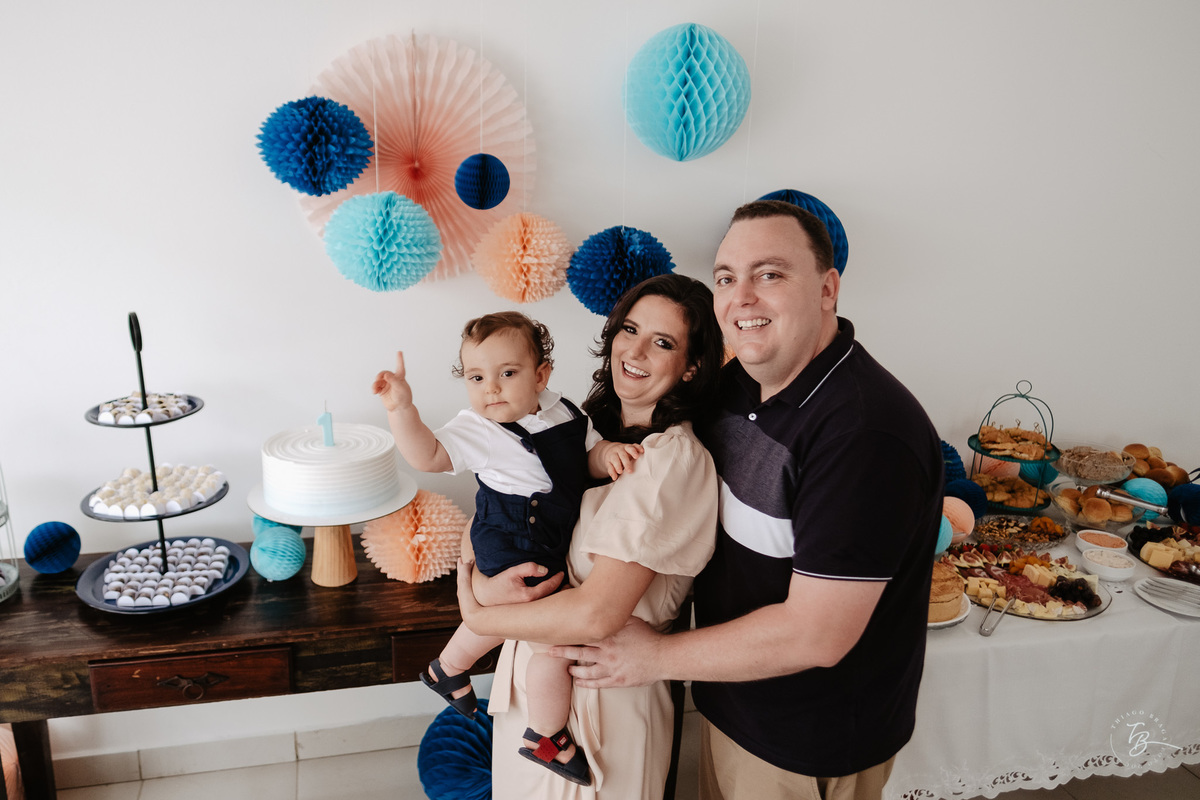 aniversário intimista, em casa, por Thiago Braga. Fotografia documental de aniversário. 