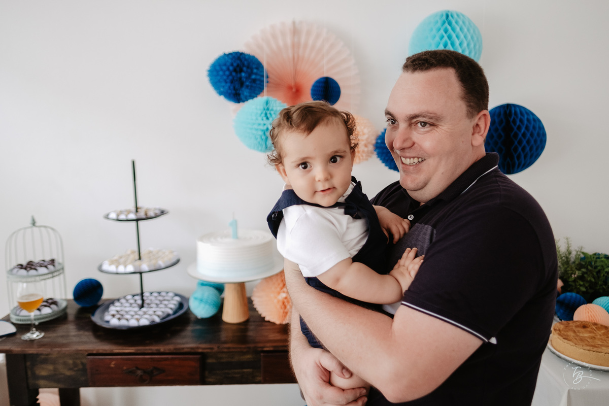 aniversário intimista, em casa, por Thiago Braga. Fotografia documental de aniversário. 