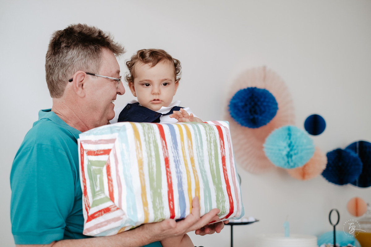 aniversário intimista, em casa, por Thiago Braga. Fotografia documental de aniversário. 