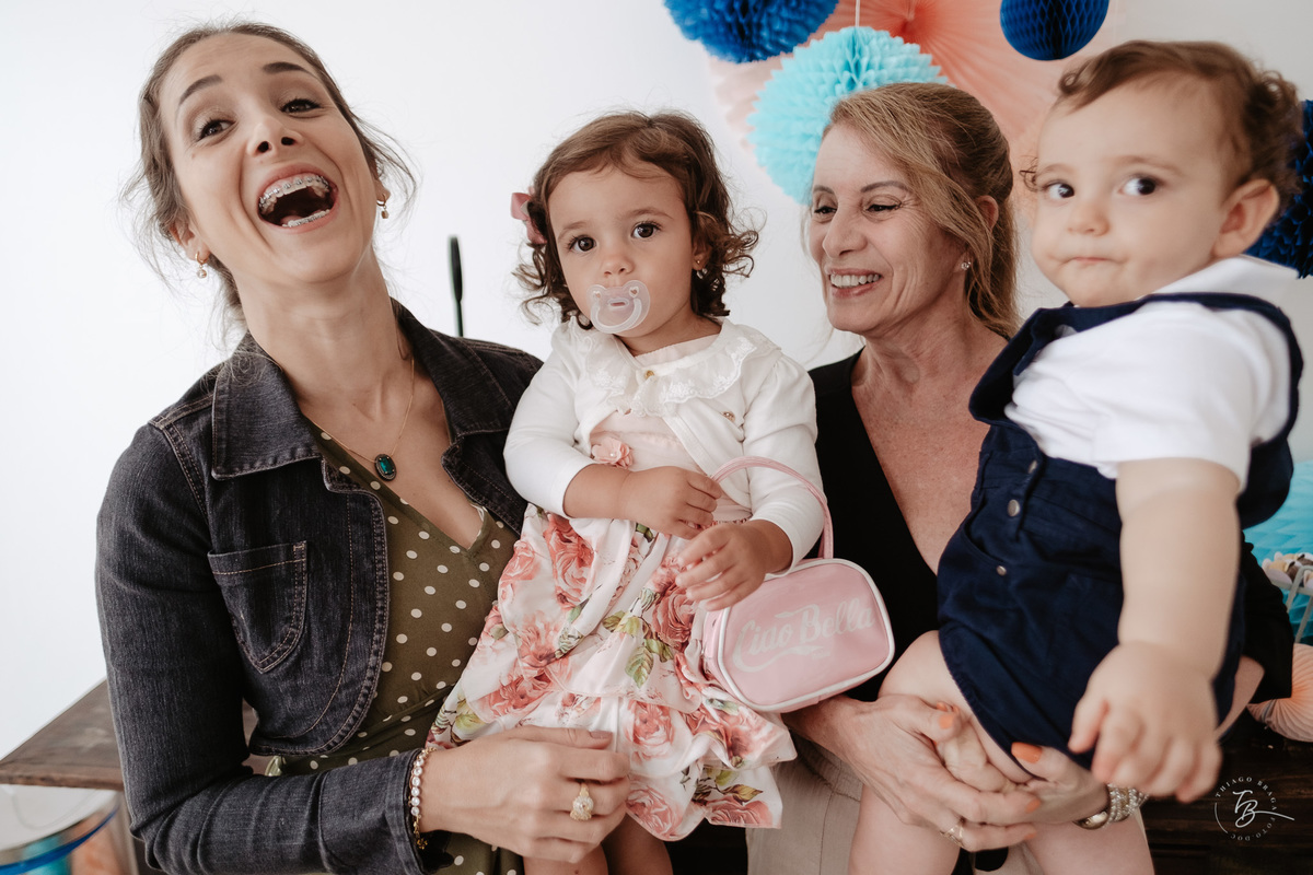 aniversário intimista, em casa, por Thiago Braga. Fotografia documental de aniversário. 