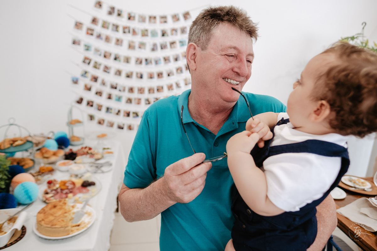 aniversário intimista, em casa, por Thiago Braga. Fotografia documental de aniversário. 