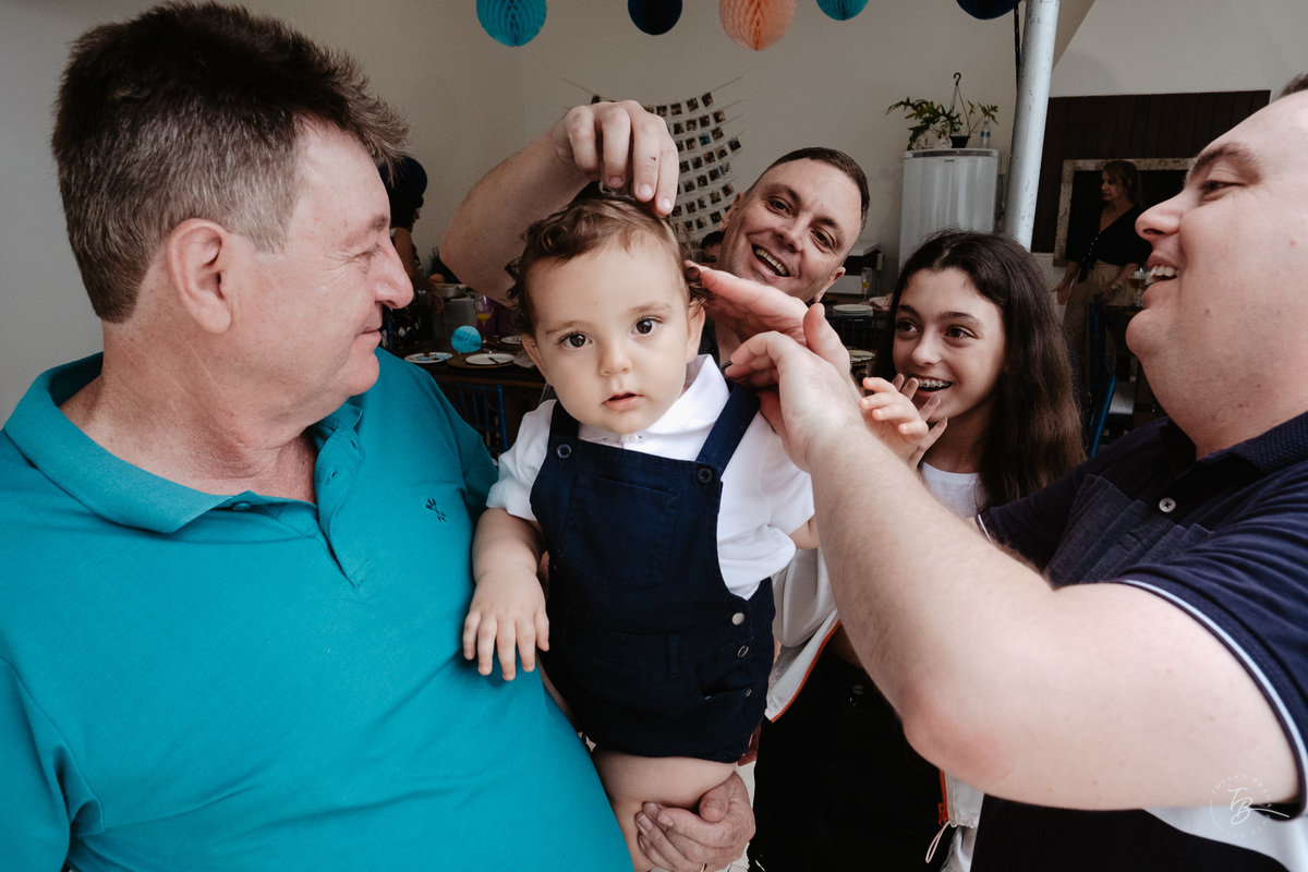 aniversário intimista, em casa, por Thiago Braga. Fotografia documental de aniversário. 