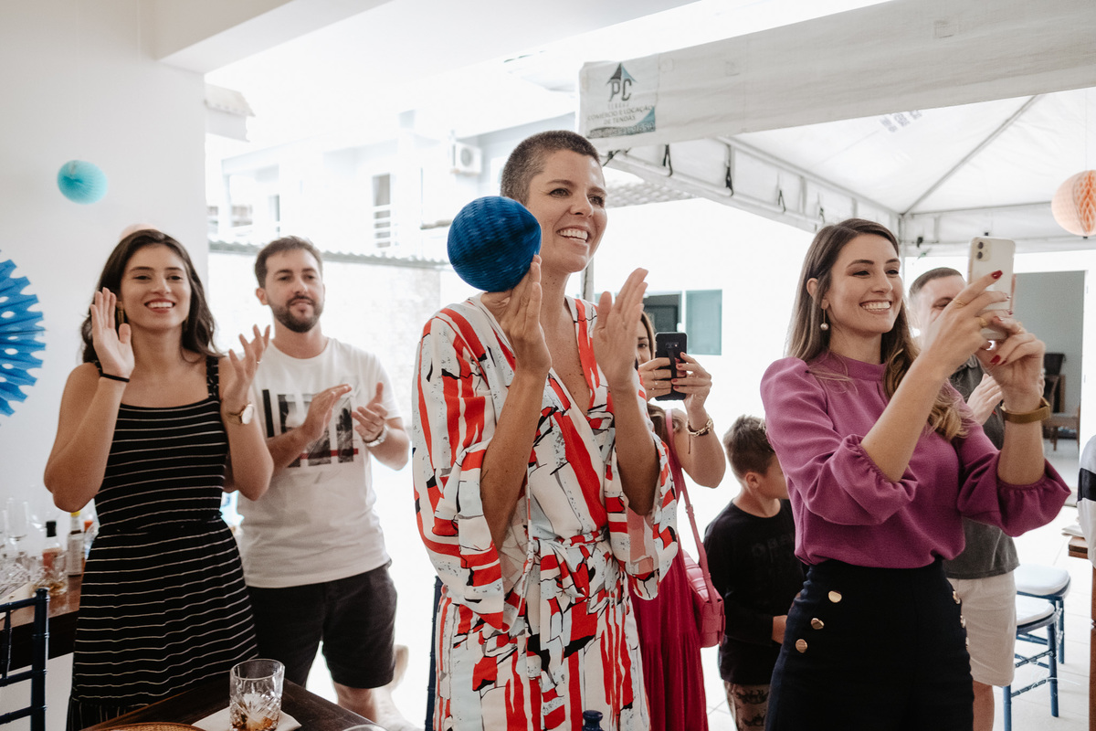 aniversário intimista, em casa, por Thiago Braga. Fotografia documental de aniversário. 