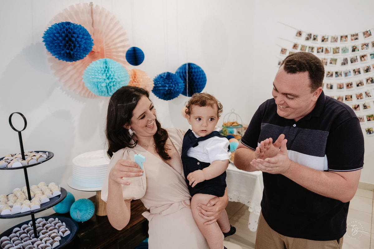 aniversário intimista, em casa, por Thiago Braga. Fotografia documental de aniversário. 