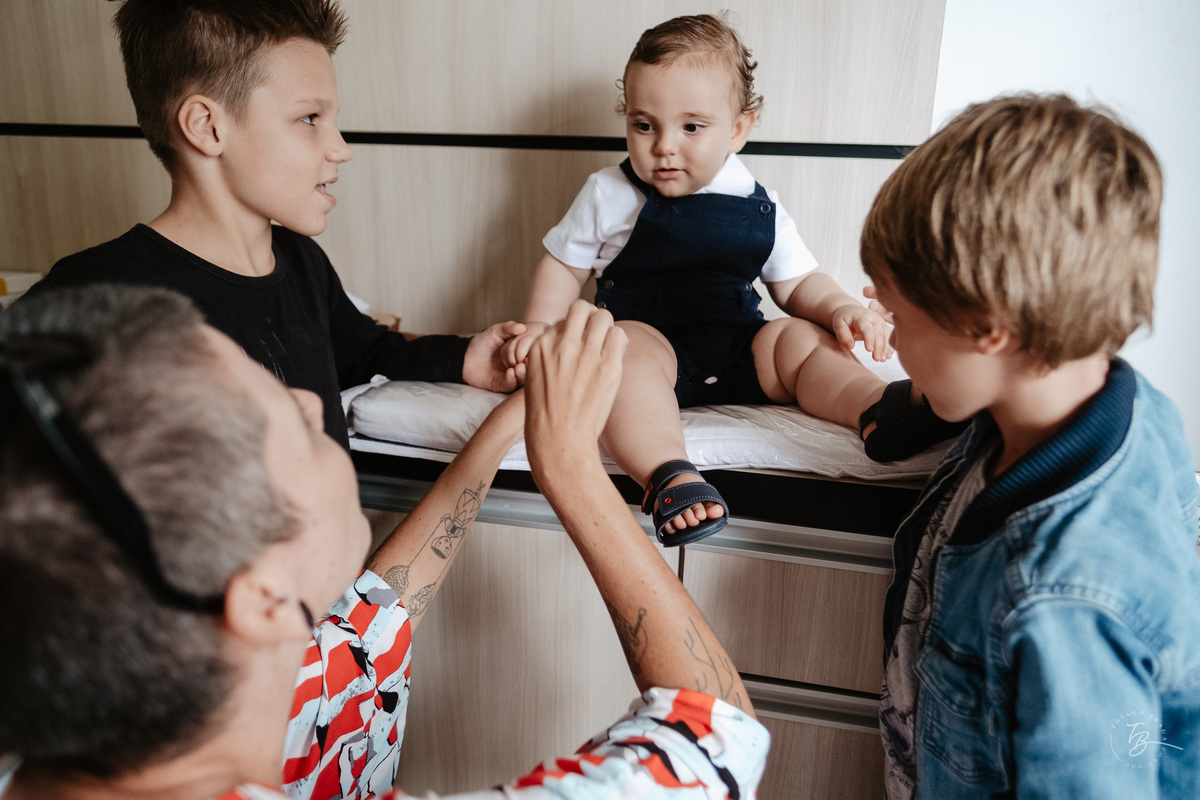 aniversário intimista, em casa, por Thiago Braga. Fotografia documental de aniversário. 