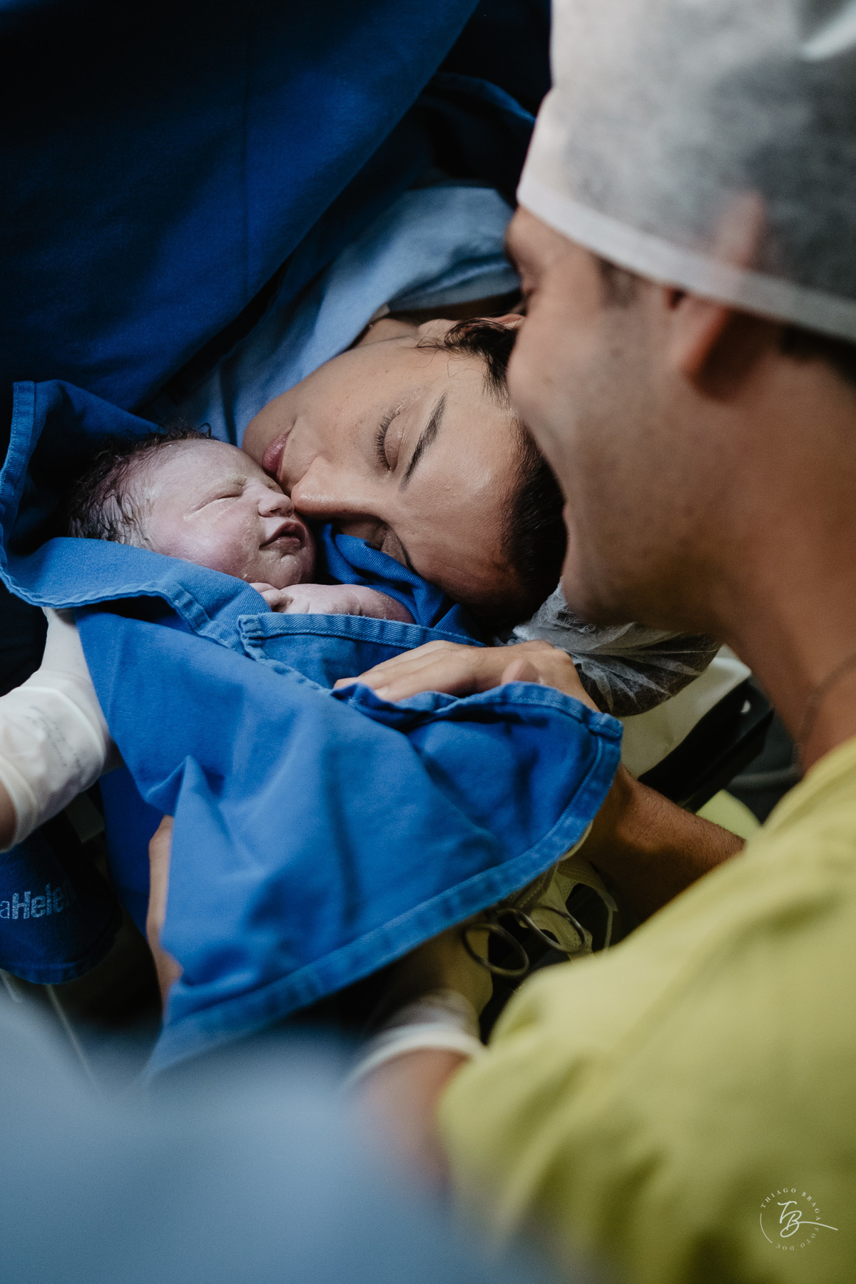 nascimento na maternidade Santa Helena, em Florianópolis, por Thiago Braga Fotografia. 