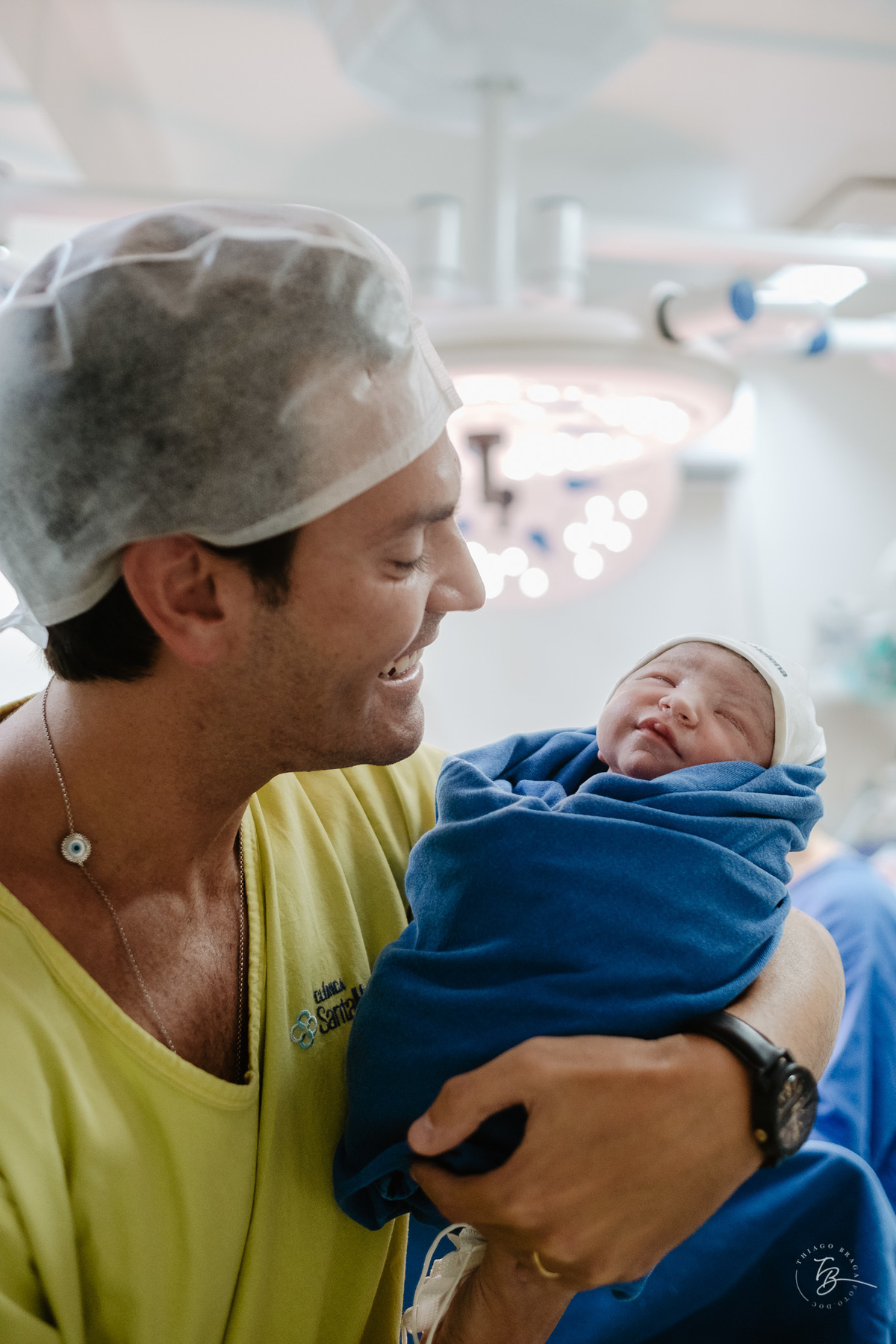 nascimento na maternidade Santa Helena, em Florianópolis, por Thiago Braga Fotografia. 
