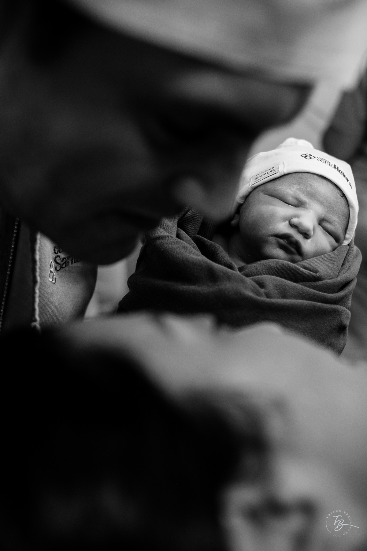 nascimento na maternidade Santa Helena, em Florianópolis, por Thiago Braga Fotografia. 