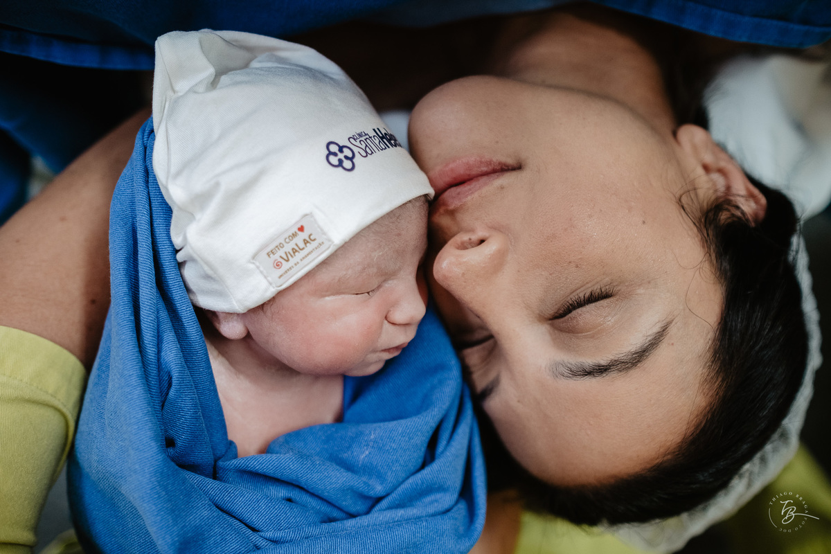 nascimento na maternidade Santa Helena, em Florianópolis, por Thiago Braga Fotografia. 