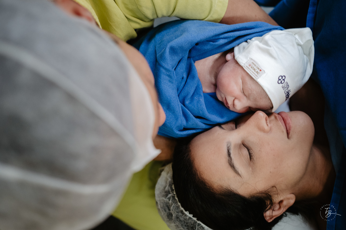 nascimento na maternidade Santa Helena, em Florianópolis, por Thiago Braga Fotografia. 