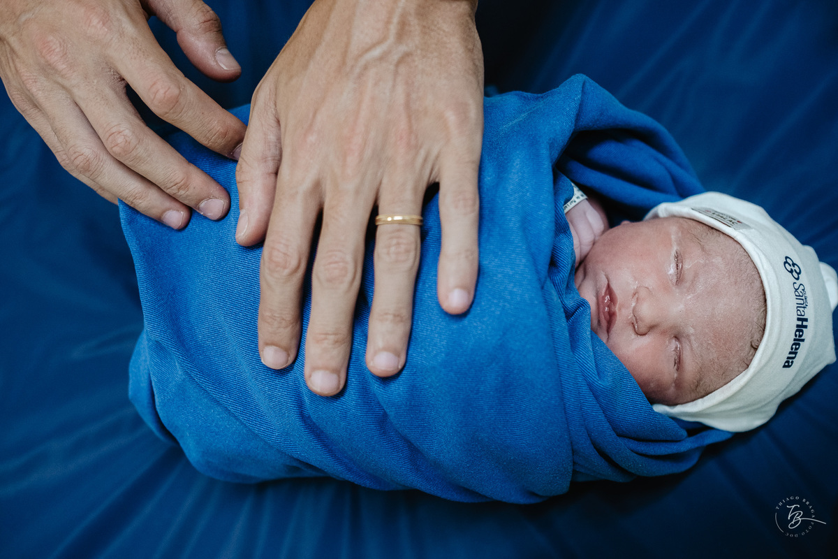 nascimento na maternidade Santa Helena, em Florianópolis, por Thiago Braga Fotografia. 