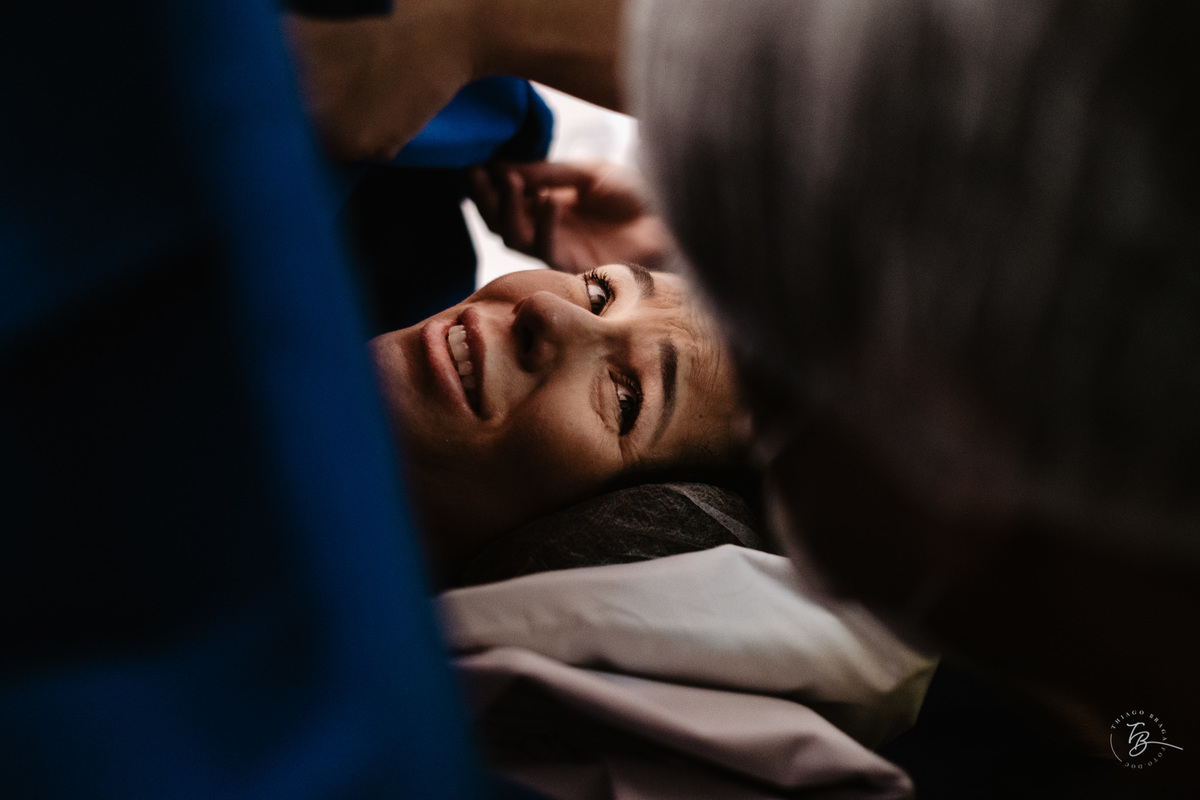 nascimento na maternidade Santa Helena por Thiago Braga Fotografia. Parto cesárea emocionante. 