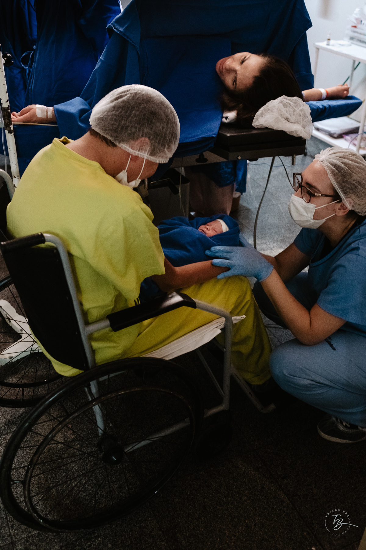 nascimento na maternidade Santa Helena por Thiago Braga Fotografia. Parto cesárea emocionante. 