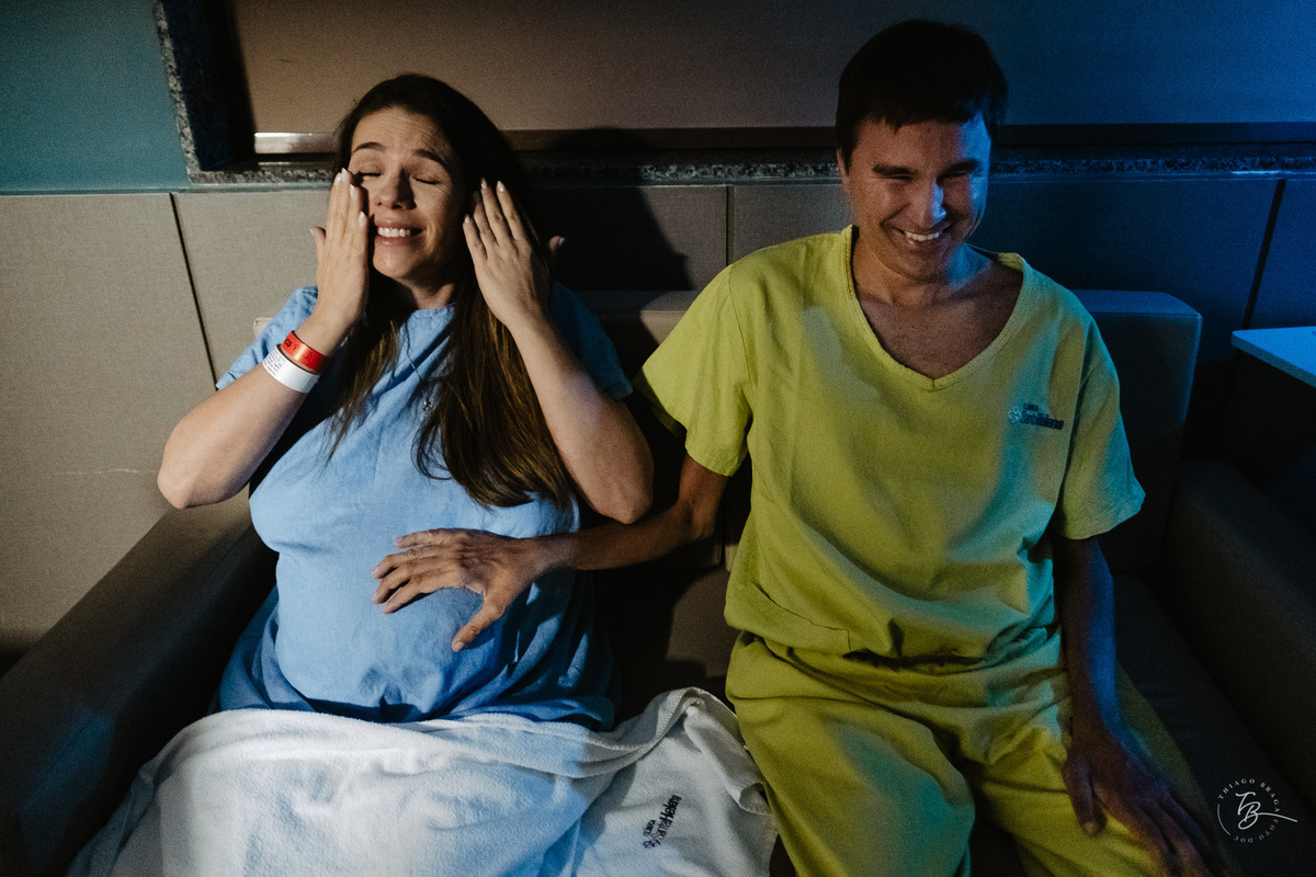 nascimento na maternidade Santa Helena por Thiago Braga Fotografia. Parto cesárea emocionante. 