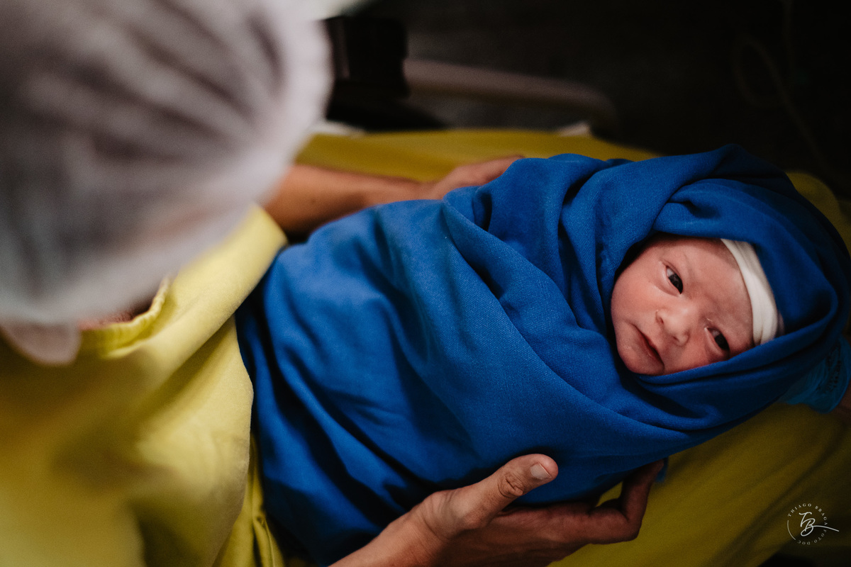 nascimento na maternidade Santa Helena por Thiago Braga Fotografia. Parto cesárea emocionante. 
