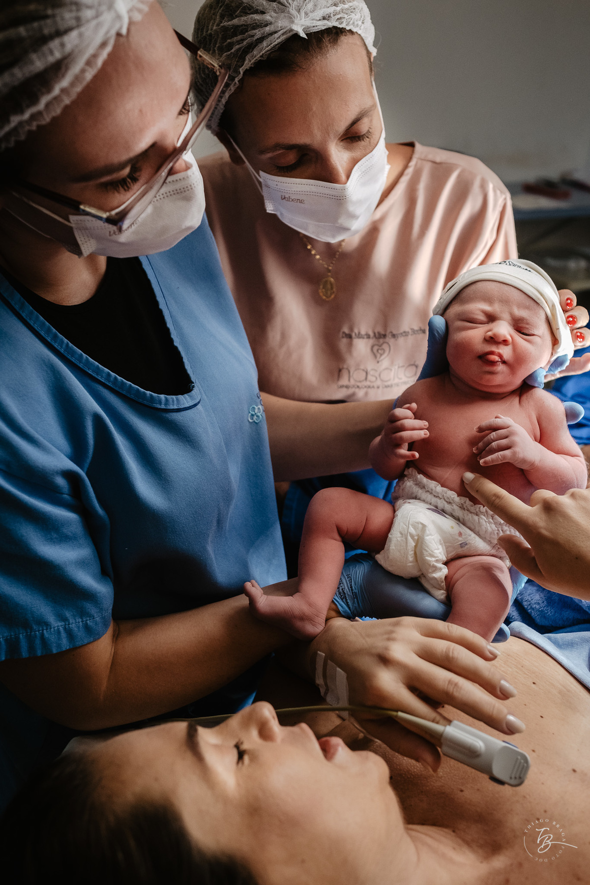 nascimento na maternidade Santa Helena por Thiago Braga Fotografia. Parto cesárea emocionante. 
