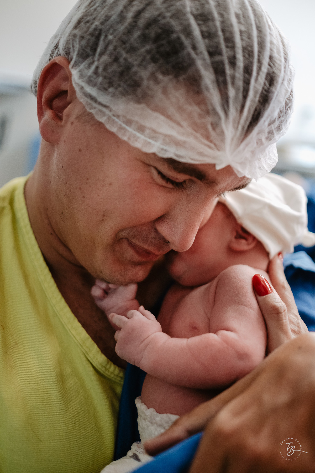 nascimento na maternidade Santa Helena por Thiago Braga Fotografia. Parto cesárea emocionante. 