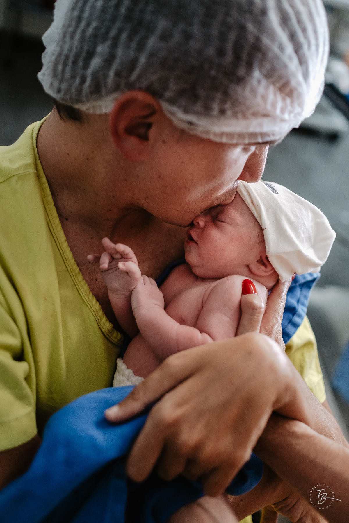 nascimento na maternidade Santa Helena por Thiago Braga Fotografia. Parto cesárea emocionante. 
