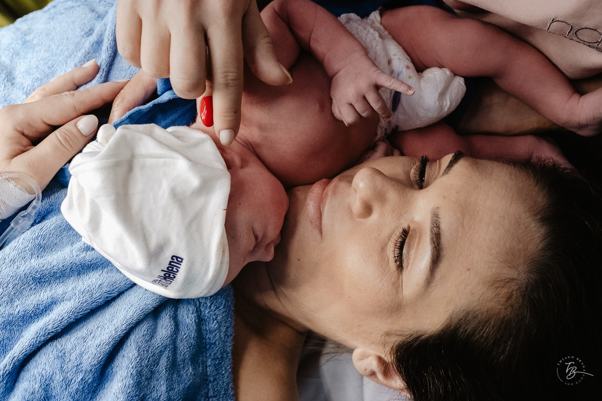 nascimento na maternidade Santa Helena por Thiago Braga Fotografia. Parto cesárea emocionante. 