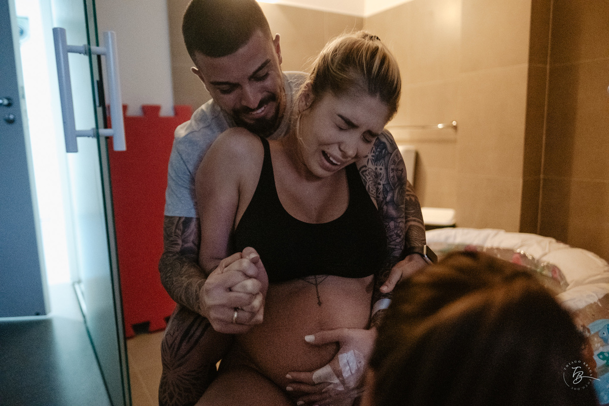 parto normal do nascimento do Lucca, na maternidade Santa Helena em Florianópolis, por Thiago Braga fotografia.