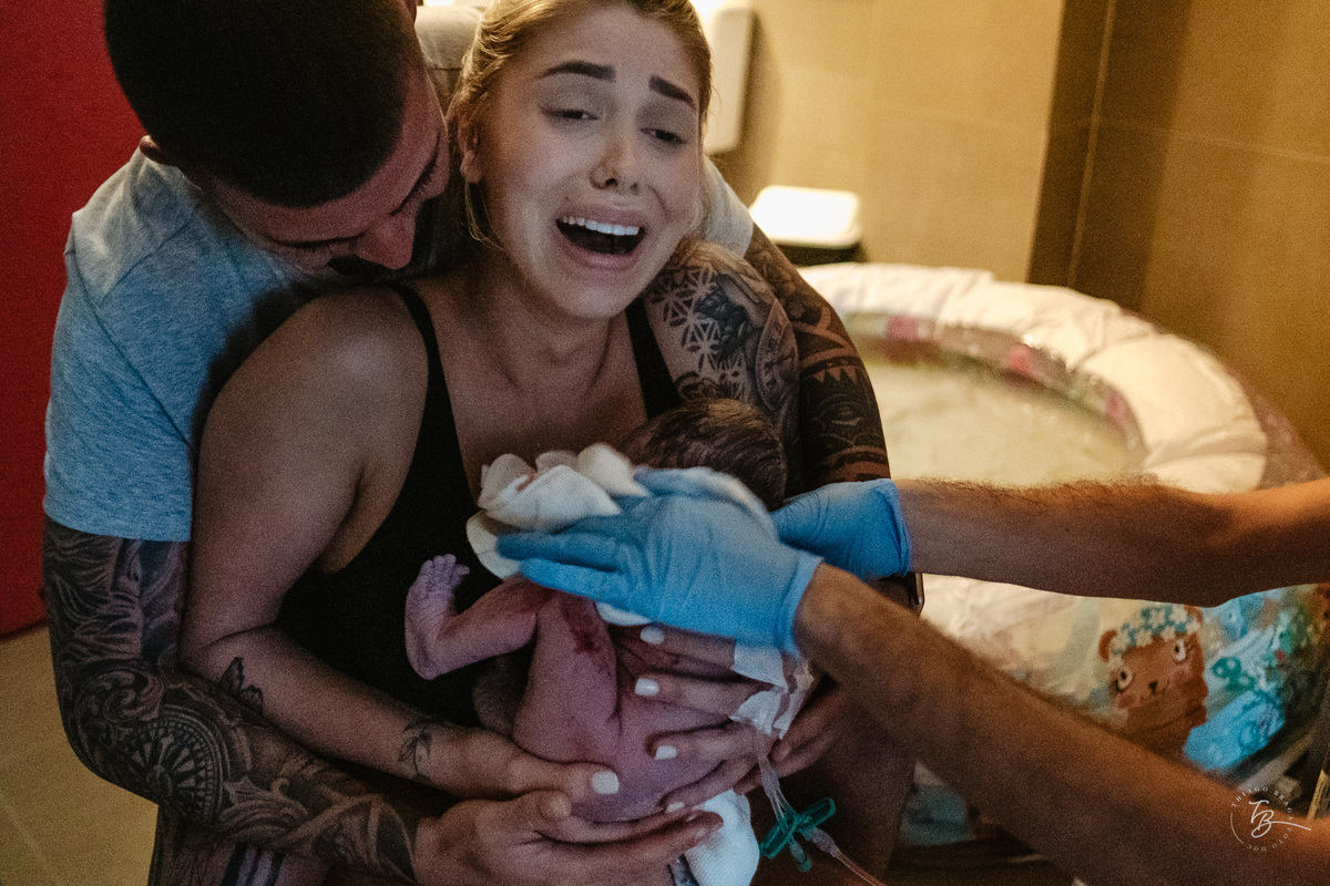 parto normal do nascimento do Lucca, na maternidade Santa Helena em Florianópolis, por Thiago Braga fotografia.