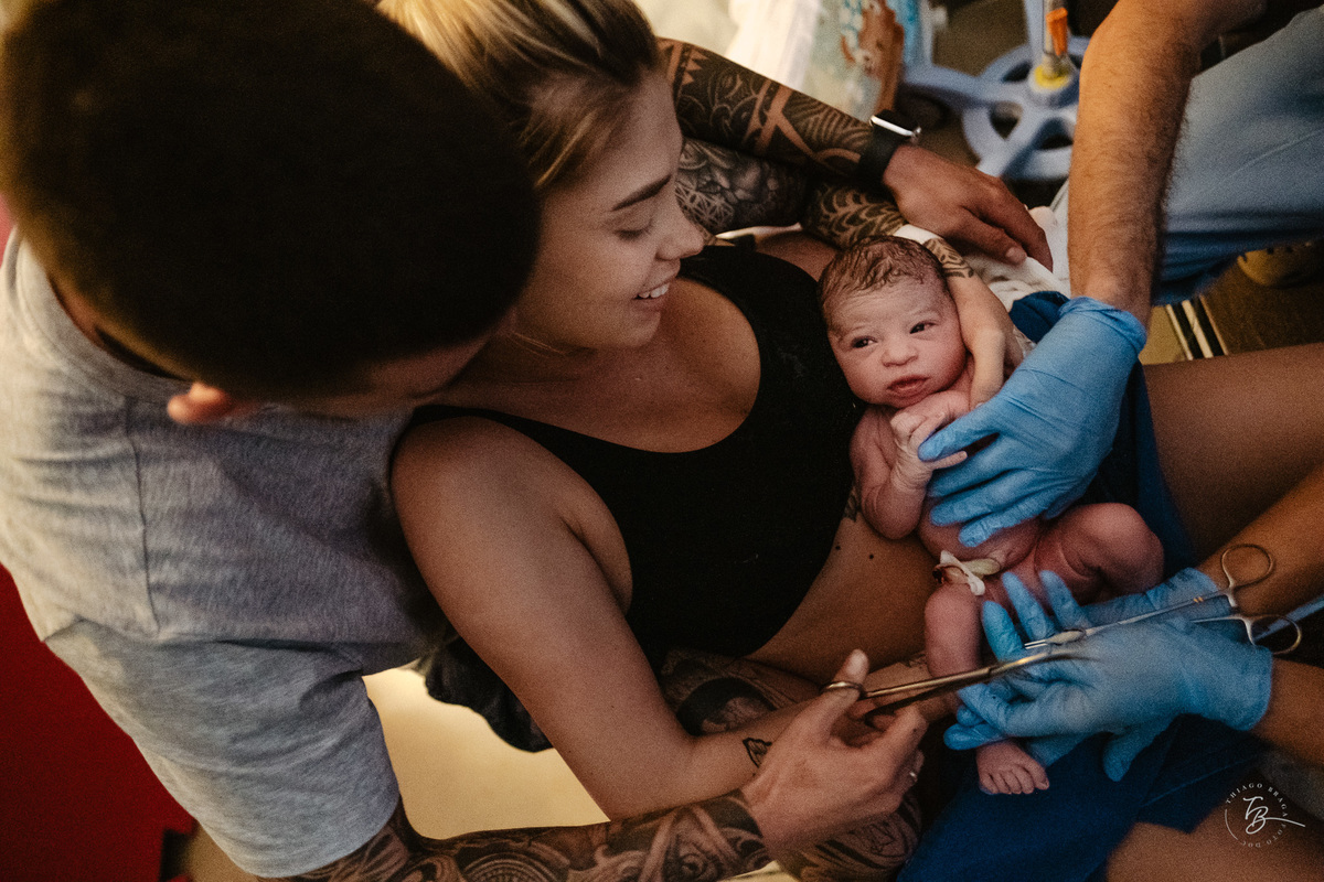 parto normal do nascimento do Lucca, na maternidade Santa Helena em Florianópolis, por Thiago Braga fotografia.